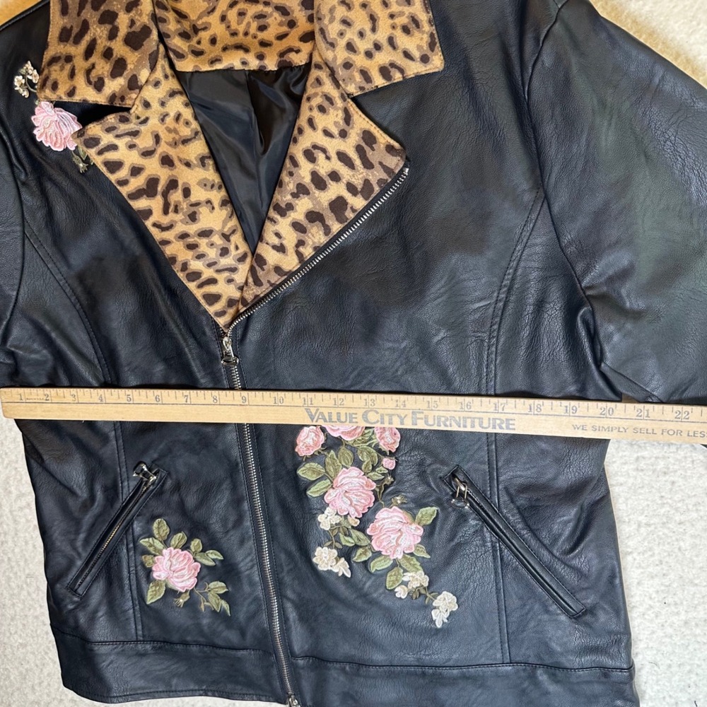Allure by Julia K Womens XL‎ Black Faux Leather Moto Jacket Leopard Rose Floral - Picture 5 of 15